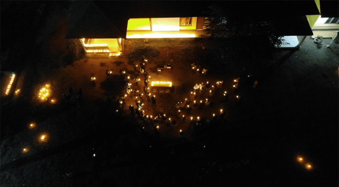 Dompet Peduli Lintas Iman dan 1000 Lilin Untuk Korban Gempa Cianjur Aksi 1000 lilin di depan Kantor Polres Nagekeo.
