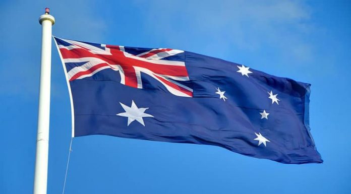 Australia Ditantang Tunjukan Bukti Kepemilikan Pulau Pasir Ferdi mendesak Pemerintah Federal Australia segera menghentikan semua kegiatan di Gugusan Pulau Pasir dan segera angkat kaki dari kawasan itu.