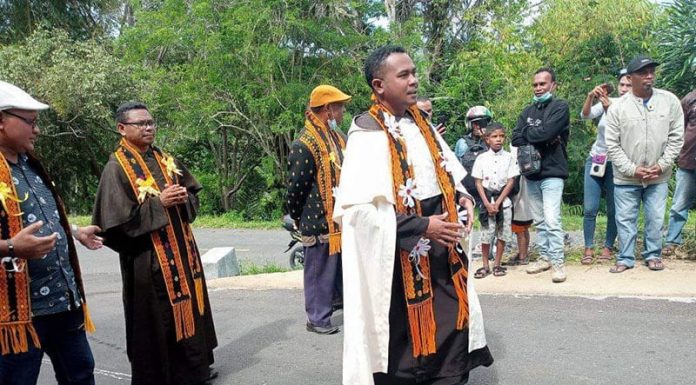 Selamat Berbahagia Sang Mempelai RP Wilibaldus Rade OCARM Misa Perdana Imam Baru Rp. John muga O,Carm di Kampung Watumanu Sarasedu, Kamis 10 November 2022