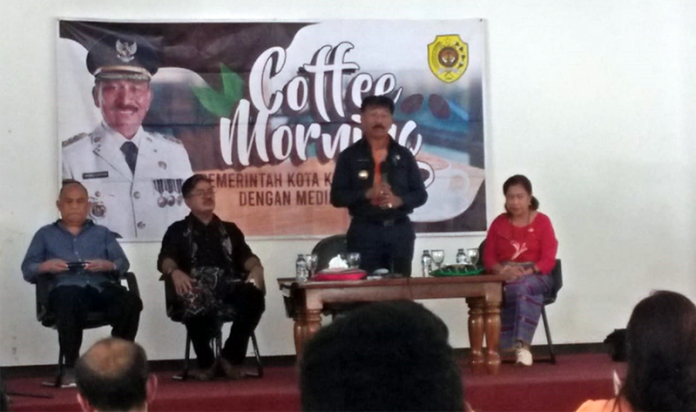 Acara Coffee Morning bersama awak media di aula Rumah Jabatan Wali Kota Kupang, Senin (5/12/22).