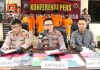 Bongkar Mafia PMI, Pastor Dilaporkan Pejabat BIN Ke Polisi, Para pelaku tindak pidana PMI yang terjaring polisi dihadirkan dalam Konferensi Pers Polsek Polsek KKP Batam, Selasa (7/2/23)