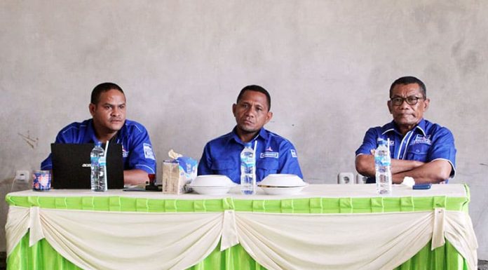 Demokrat Konsolidasi, Tiga Anggota DPRD Lembata Terancam Di PAW foto dari kiri: Sekretaris DPC PD Lembata (Kaidir Maha), Ketua DPC PD Lembata (Paskalis Laba Witak), Wakil Ketua IV PD Provinsi NTT (Thomas Ola Langoday).
