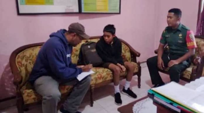 Anak SD Diculik Pakai Mobil Kijang, Pelaku Dua Orang Diduga Asal Manggarai korban saat dimintai keterangan di sekolahnya