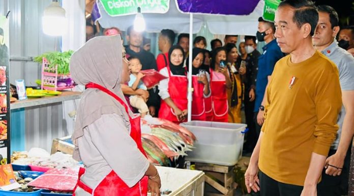 Jokowi Kunjungi Kampung Ujung, Penjual Udang Senang presiden dan nurhayati