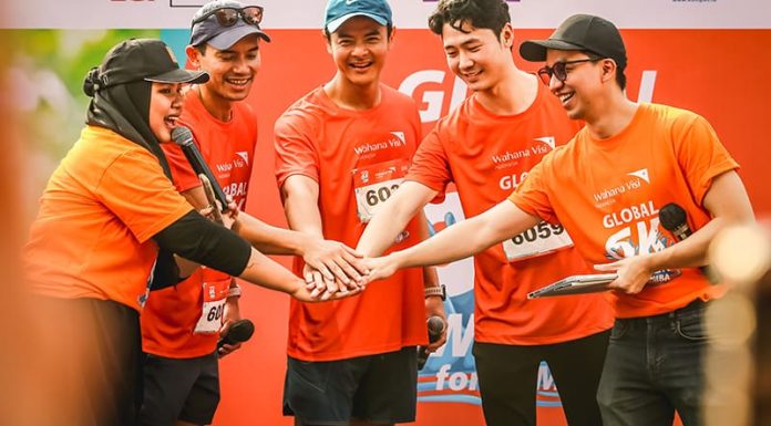 Kampanye Global 6K – Water for Sumba Resmi Ditutup Para duta kampanye.. Rino Soedarjo, Dion Wiyoko, dan Han Chandra