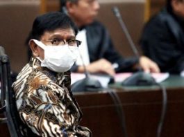 Johnny Plate di sidang kasus korupsi proyek BTS 4G di Pengadilan Tipikor Jakarta Pusat.