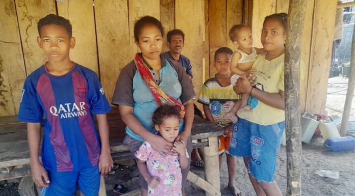 Tak Mampu Bayar Uang Sekolah, Seorang Ayah di Ngada Minta Anaknya Berhenti Sekolah Mogi bersama ayah dan ibu serta keempat adiknya.