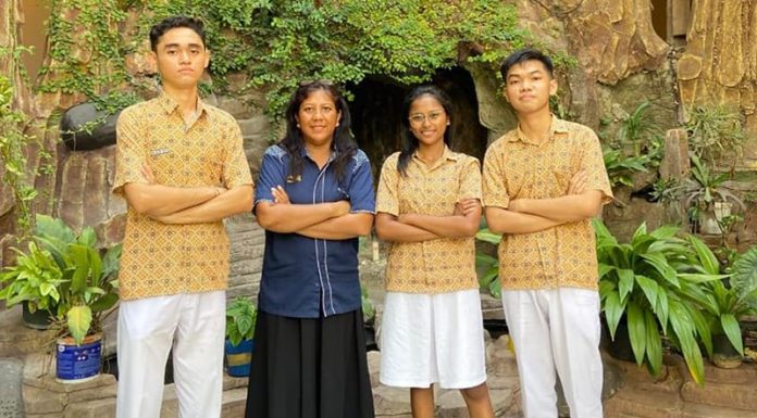 SMA Katolik Giovanni Kupang Sukses ke Final Bedah APBD Tingkat Nasional Tim lomba bedah data APBD 2023 SMAK Giovanni Kupang
