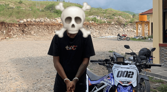 Enam Pelaku Jambret Nagekeo Ditangkap Polisi Salah satu pelaku jambret dan barang bukti sepeda motor yang diamankan Sat Reskrim Polres Nagekeo
