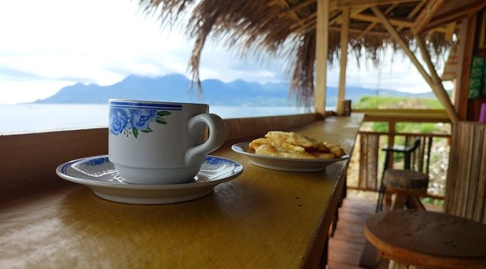 Beautiful Scenery dan Fresh Seafood di Watukune Café Watukune Cafe