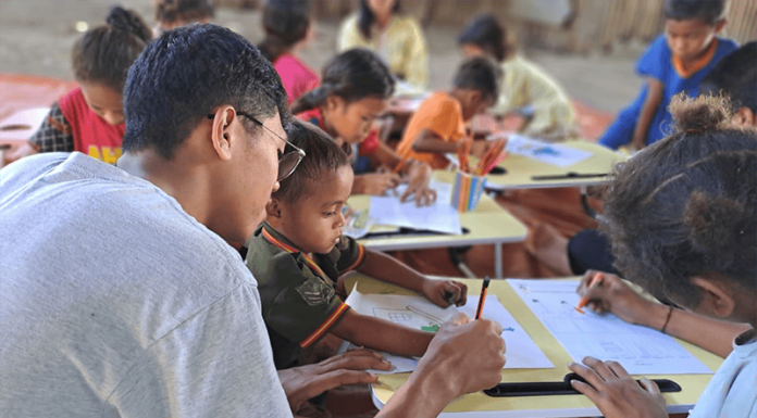 Tiga Siswa SMAK Giovanni Kupang Dirikan Komunitas Belajar di Noelbaki Kegiatan belajar Komunitas Belajar Porta Sapiens Noelbaki, Kabupaten Kupang.