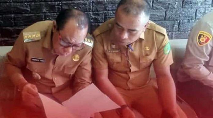 Bupati Ngada Lapor Pegiat Media Sosial ke Polisi, Maksi: Dibungkam Bupati Ngada, Andreas Paru, saat melaporkan Lothar Imateus Geu di Polres Ngada, Senin (20/1/25).