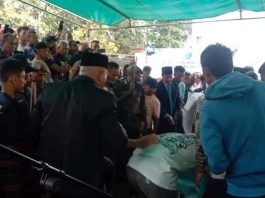 Pemakaman Almarhum Mantan Bupati Kabupaten Timor Tengah Utara (TTU), Raymundus Sau Fernandes, Sabtu, 29 Maret 2025.