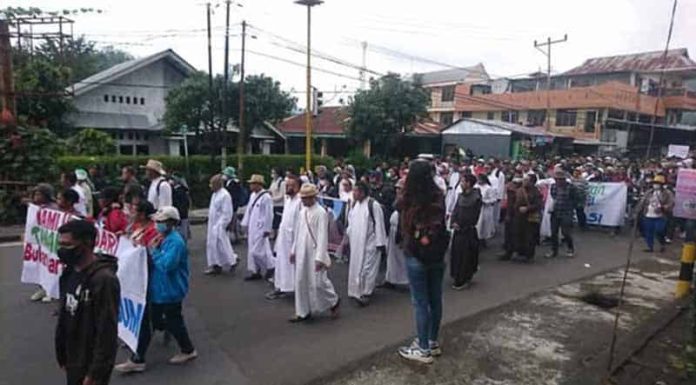 Aksi Damai, Jubah, dan Mendoakan Pemimpin Kita