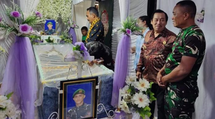 Bupati dan Wabup Nagekeo Melayat Ke Rumah Duka Prada Lucky Bupati dan Wakil Bupati Nagekeo melayat ke rumah duka Prada Lucky Namo