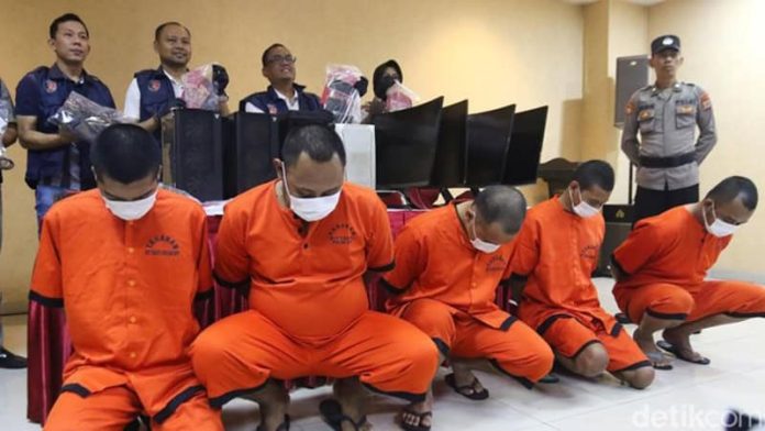 penjudi online lima pembobol judi online