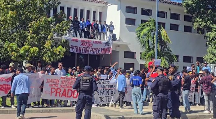 Giliran Massa Timor Leste Tolak Pembelian Mobil Baru Bagi 65 Anggota Parlemen