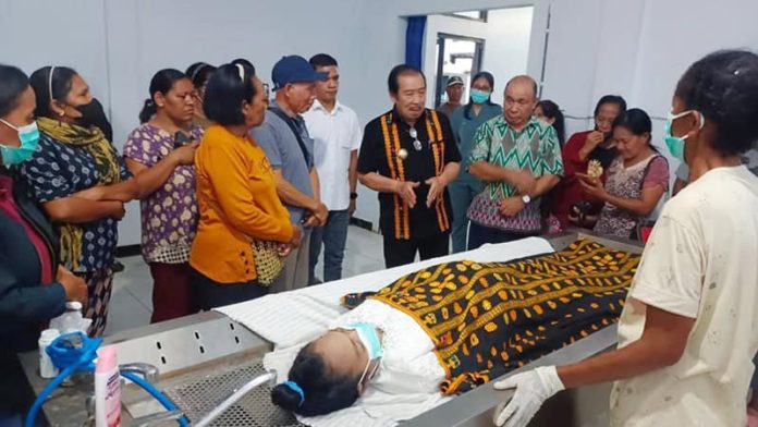 Ermelinda Co'o, korban banjir bandang ini sempat dirawat di rumah sakit, namun akhirnya meninggal dunia pada Minggu (14/9/25) sore, sekitar pukul 15.05 Wita.