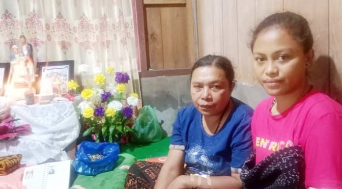 Saat Kami Keluar Lewat Dapur, Air Sudah di Kepala Katarina Dadi bersama Rosdiana Novita Toyo, istri Guru Nano