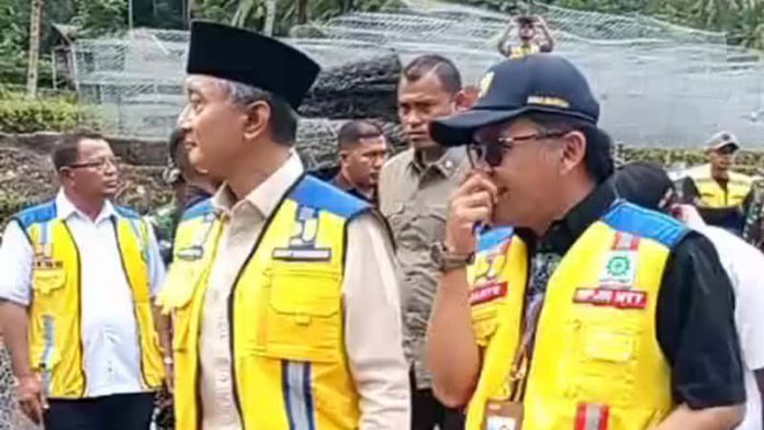 Menteri PU Dody Hanggodo saat di Mauponggo, Jumat (19/9/25).