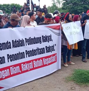 Demo: Warga Tolak Brigif serta Desak Revisi Sertifikat Tanah TNI AD Massa demo mbay nagekeo