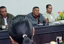 Kasus kematian Bripka Maksi: Dua Perawat RSUD Bajawa Diberi Sanksi Ketua Komisi III DPRD Ngada, Fridus Muga, saat memimpin RDP dengan Direktur RSUD Bajawa, Kamis (5/3/26) siang.