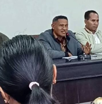 Kasus kematian Bripka Maksi: Dua Perawat RSUD Bajawa Diberi Sanksi Ketua Komisi III DPRD Ngada, Fridus Muga, saat memimpin RDP dengan Direktur RSUD Bajawa, Kamis (5/3/26) siang.