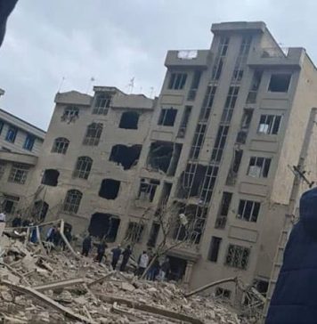 Ekonomi Iran Runtuh: Perang, Inflasi, dan Isolasi Hantam Rakyat Tanpa Ampun Bangunan hancur dan kendaraan rusak di Teheran di Jalan Raya Bagheri dan Jalan Tahamtan setelah dibom Israel-AS siang hari, 16 Maret 2026.