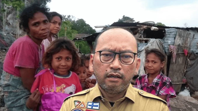 Sekretaris Jenderal Kemensos RI, Dr. Robben Rico Sekretaris Jenderal Kemensos RI, Dr. Robben Rico dengan latar belakang kehidupan sebagai warga miskin NTT.