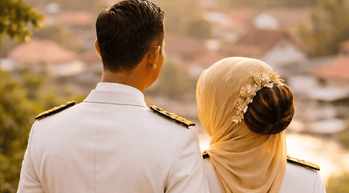 Suami Stroke, Bu Lurah Malah Indehoi Dengan Pak Lurah