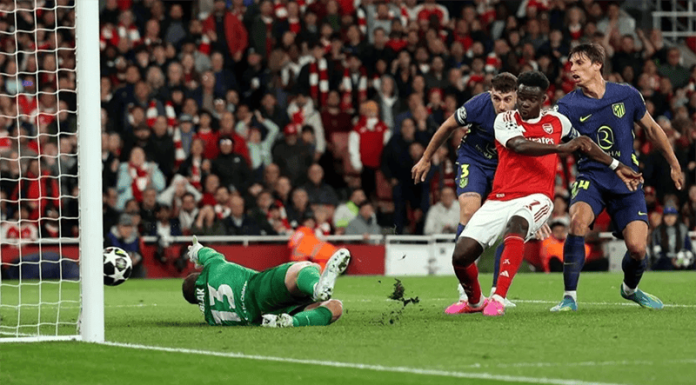 Satu Gol, Dua Kontroversi, dan Arsenal Melaju ke Final Liga Champions Bola liar berbuah gol yang membuat Arsenal melaju ke babak final Liga Champions 2025/2026.
