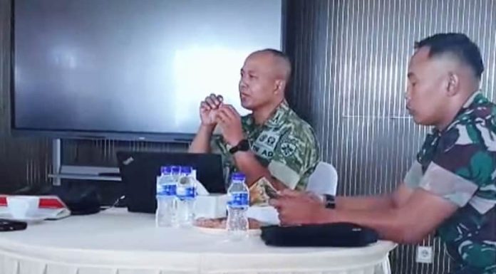 TNI Janji Bangun Ekonomi, Tokoh Nagekeo Ingatkan Sejarah Tanah Belum Tuntas Komandan Kodim 1625/Ngada, Letkol Inf. Imam Subekti, didampingi Komandan Yonif TP 834, Letkol Inf. Bony Prima, dalam rapat koordinasi bersama Pemkab Nagekeo di Markas Yonif 834/WM, Selasa (9/6/2026) menanggapi aksi damai 5 Juni 2026.