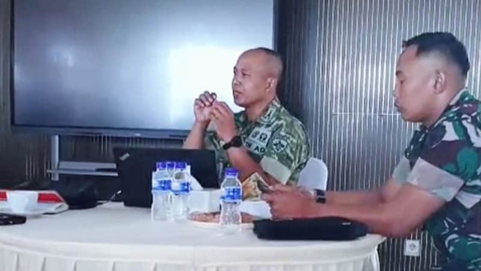 Dandim Ngada Danyon Komandan Kodim 1625/Ngada, Letkol Inf. Imam Subekti, didampingi Komandan Yonif TP 834, Letkol Inf. Bony Prima, dalam rapat koordinasi bersama Pemkab Nagekeo di Markas Yonif 834/WM, Selasa (9/6/2026) menanggapi aksi damai 5 Juni 2026.