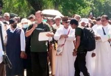 Pater Feliks SVD: Jangan Ciptakan Pengungsi di Tanahnya Sendiri Pater Felikx SVD saat berorasi dalam aksi damai di Mbay, Jumat 5 Juni 2026