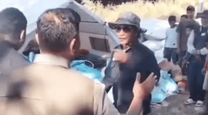 Camat Lamba Leda Utara Mundur Usai Viral Bersitegang dengan Petugas BNPB Cuplikan video viral saat Camat Agus bersitegang dengan petugas BNPB.