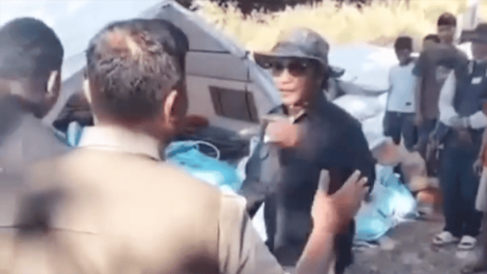 Camat Lambaleda Utara Cuplikan video viral saat Camat Agus bersitegang dengan petugas BNPB.