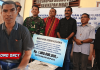 Andi Gani Bantu Rp1 M, Bupati Nagekeo Justru Belum Temui Korban Gempa Foto Kiri: RD. Oncy Deru. Kanan: William Yani Wea saat menyerahkan bantuan.