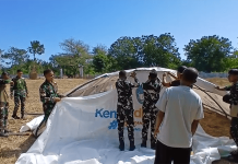 TNI Turun Tangan Bangun Tenda Darurat untuk KBM di SMKN 1 Riung Yonif TP 834/Waka Nga Mere