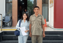 BPR Christa Jaya Digugat: Catatan Kredit Rp0, Tiba-Tiba Muncul Tagihan Rp14,9 Miliar! Imelda Ninu dan Boby Hartono Tantoyo usai mendaftarkan gugatan di PN Kupang, Rabu (7/10/26).